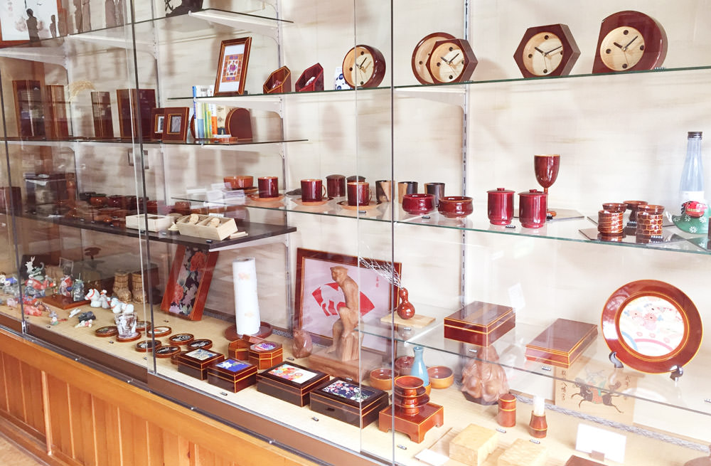 山田春慶店 店内